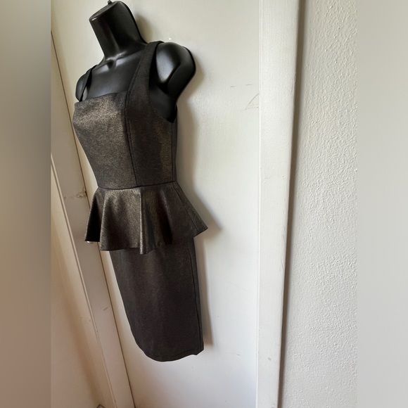 ALICE + OLIVIA “Dahlia” metallic, square neckline, peplum dress in size 6 - Picture 4 of 15